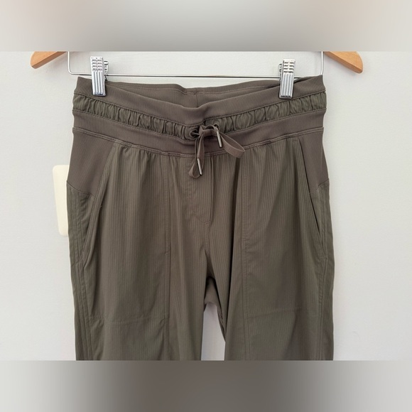 Lululemon Dance Studio Mid-Rise Cropped Pants | Size 4 - Picture 4 of 12